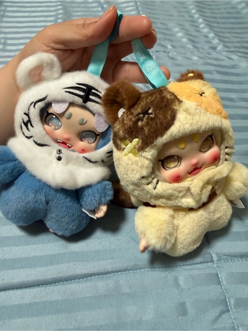 XIRA Plush Animal Hood Doll Keychains - Blue Tiger & Cream Cat